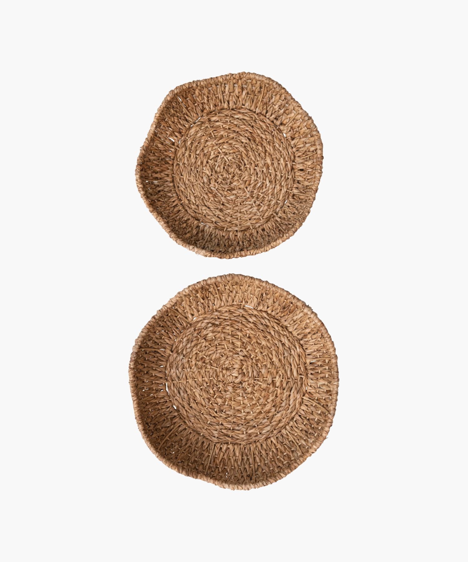 Overhead view of Bankuan woven bowl sor baskets with a scalloped edge in 2 sizes. The earthy tone conveys a rustic, organic feel.