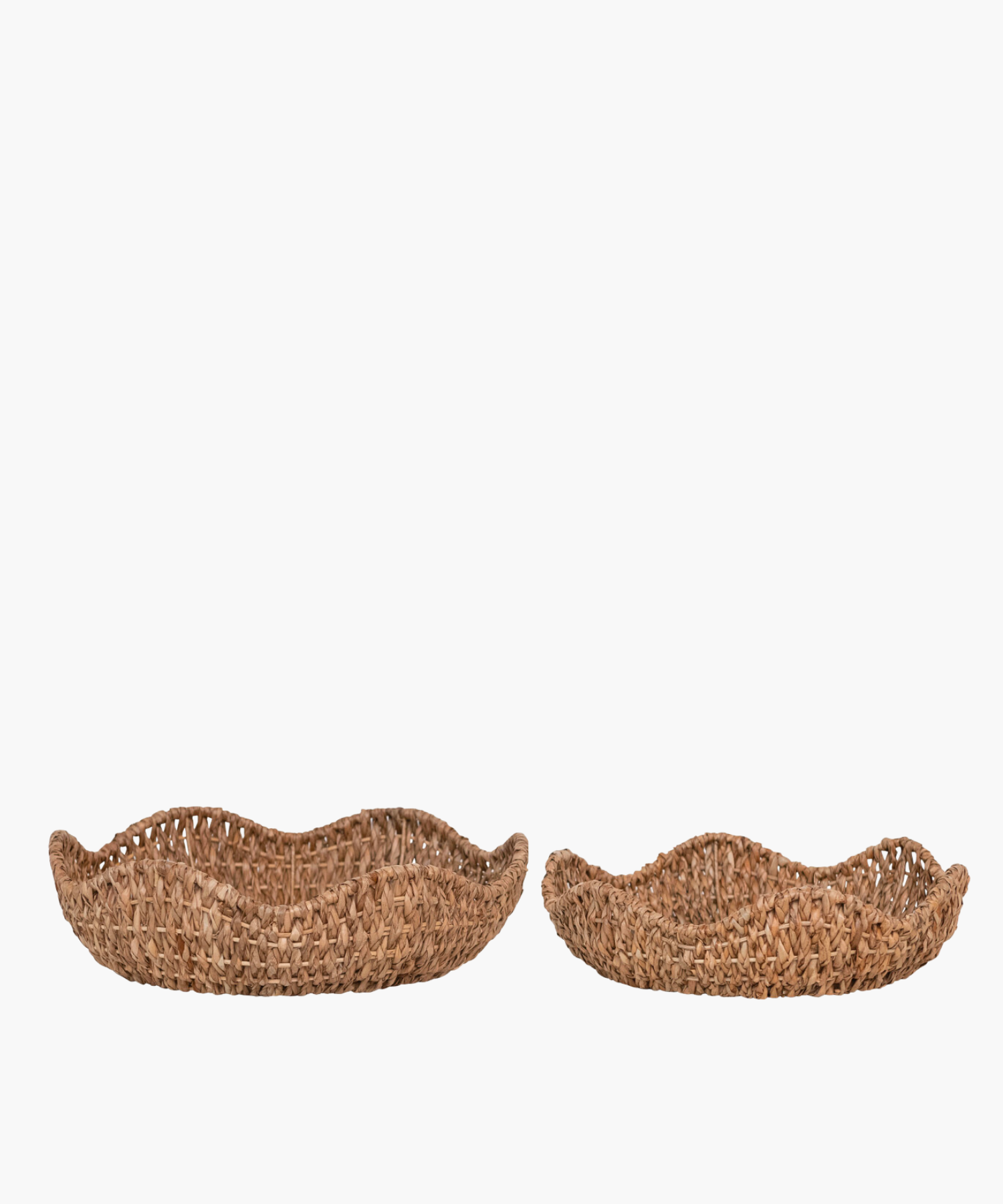 Bankuan woven bowl or basket with a scalloped edge in 2 sizes. The earthy tone conveys a rustic, organic feel.